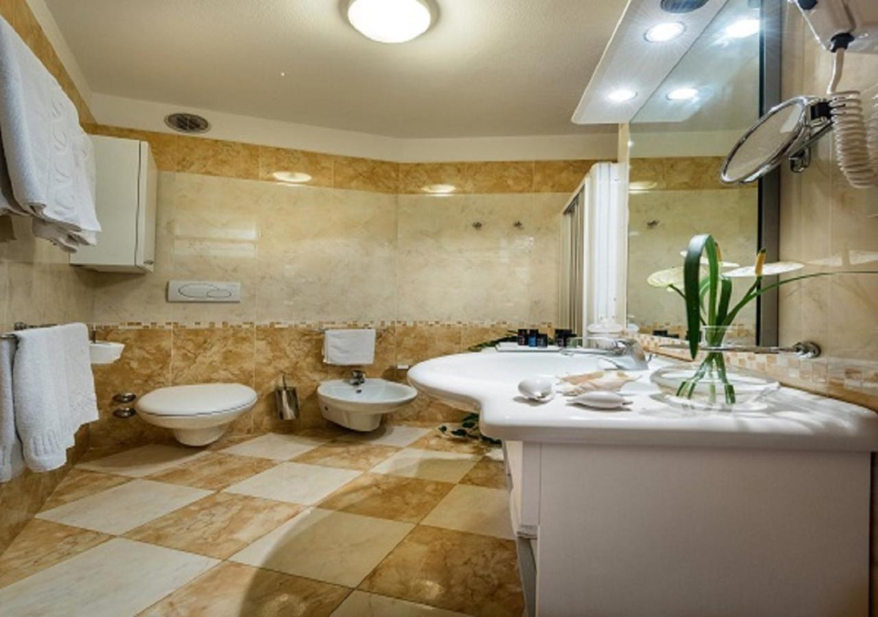 Double or Twin Room with Balcony,1209734674:JPEG